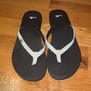 Sanuk women flip flops